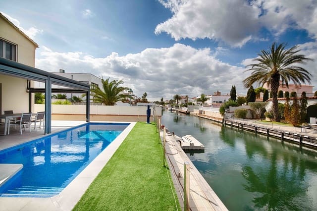 4 soverom Villa til salgs i Empuriabrava, Castelló d'Empúries med svømmebasseng garasje - € 1 000 000 (Ref: 9657906)