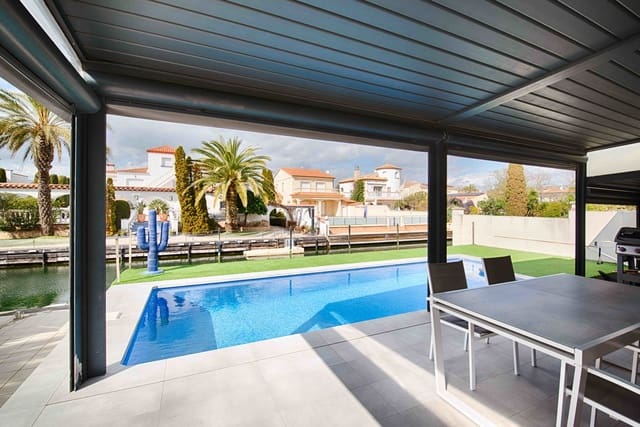 4 soverom Villa til salgs i Empuriabrava, Castelló d'Empúries med svømmebasseng garasje - € 1 000 000 (Ref: 9657906)