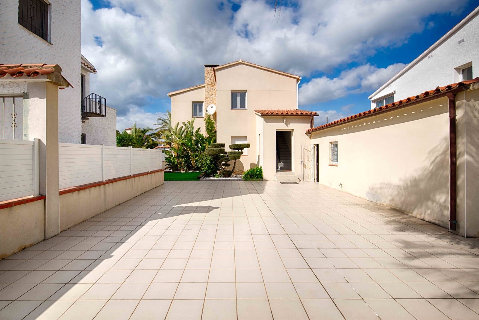 4 quarto Moradia para venda em Empuriabrava com piscina garagem - 1 000 000 € (Ref: 9657906)