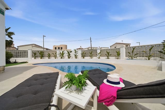 3 soverom Villa til salgs i Empuriabrava, Castelló d'Empúries med svømmebasseng garasje - € 630 000 (Ref: 9657907)