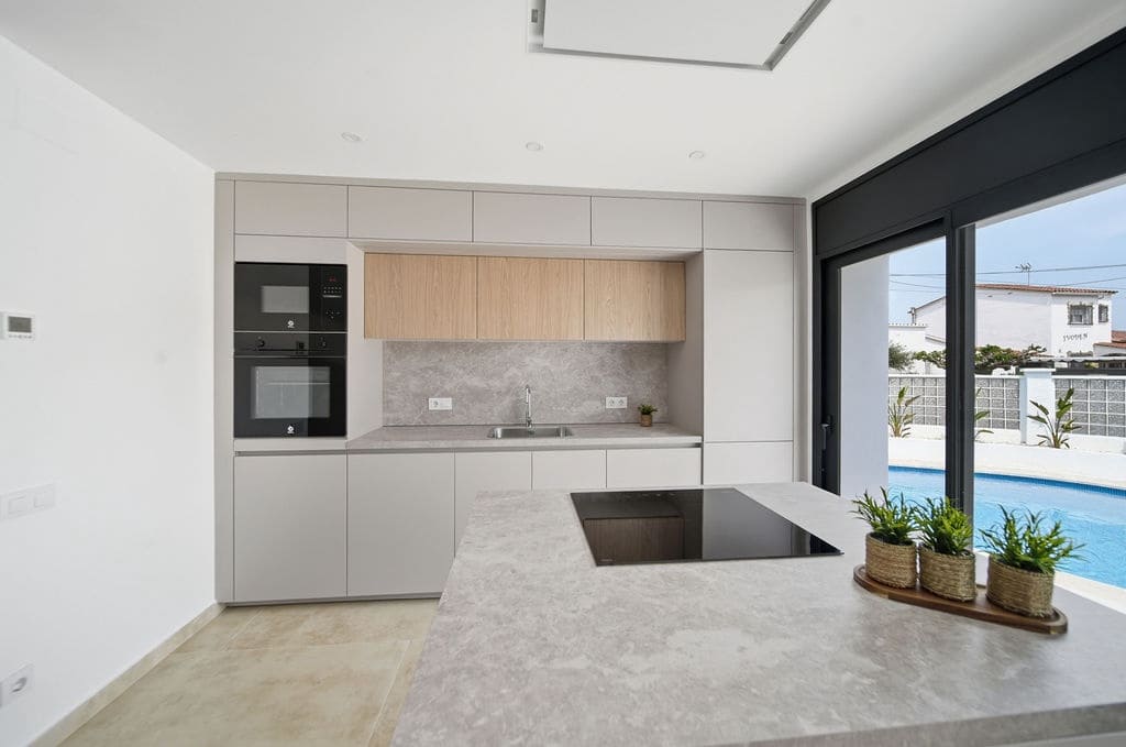 3 quarto Moradia para venda em Empuriabrava com piscina garagem - 630 000 € (Ref: 9657907)