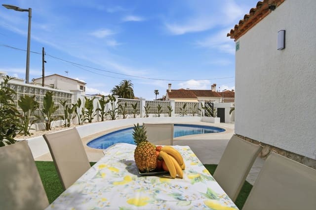 3 soverom Villa til salgs i Empuriabrava, Castelló d'Empúries med svømmebasseng garasje - € 630 000 (Ref: 9657907)