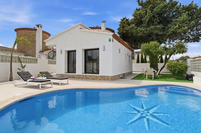 3 soverom Villa til salgs i Empuriabrava, Castelló d'Empúries med svømmebasseng garasje - € 630 000 (Ref: 9657907)