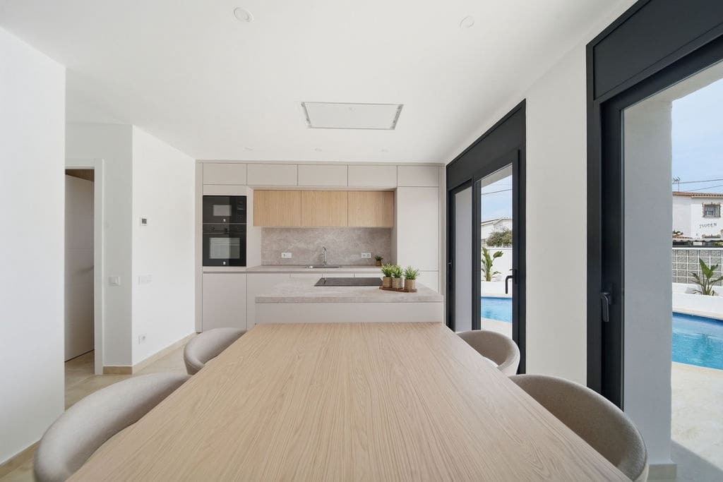 3 quarto Moradia para venda em Empuriabrava com piscina garagem - 630 000 € (Ref: 9657907)