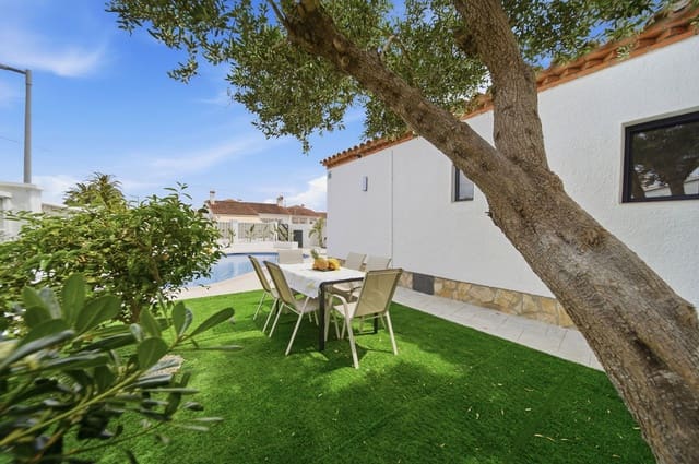 3 soverom Villa til salgs i Empuriabrava, Castelló d'Empúries med svømmebasseng garasje - € 630 000 (Ref: 9657907)