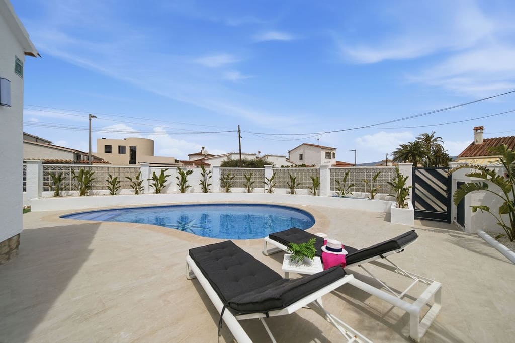 3 quarto Moradia para venda em Empuriabrava com piscina garagem - 630 000 € (Ref: 9657907)