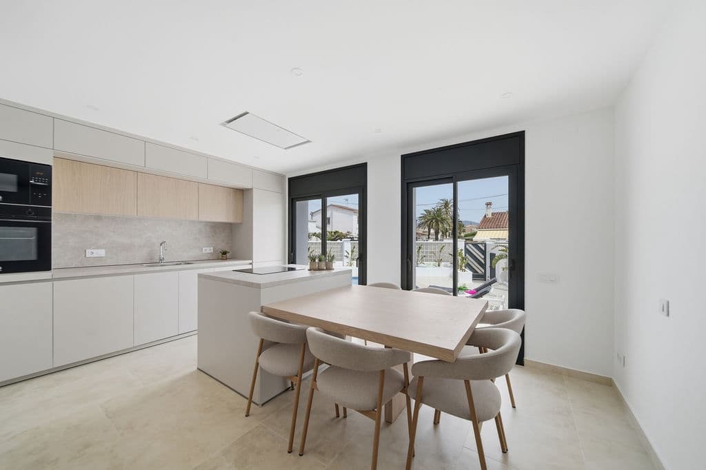 3 quarto Moradia para venda em Empuriabrava com piscina garagem - 630 000 € (Ref: 9657907)