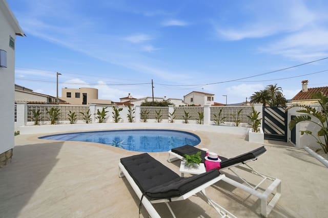 3 soverom Villa til salgs i Empuriabrava, Castelló d'Empúries med svømmebasseng garasje - € 630 000 (Ref: 9657907)