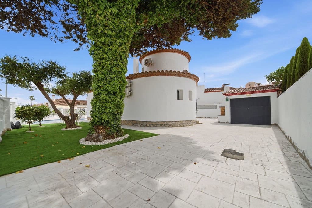3 quarto Moradia para venda em Empuriabrava com piscina garagem - 630 000 € (Ref: 9657907)