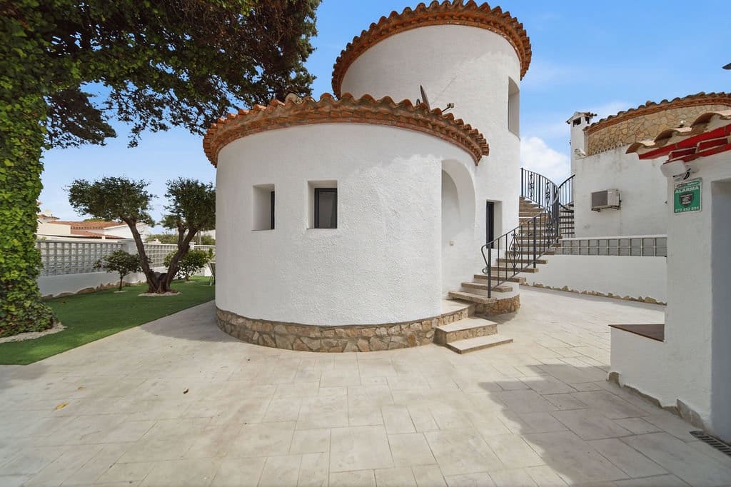 3 quarto Moradia para venda em Empuriabrava com piscina garagem - 630 000 € (Ref: 9657907)