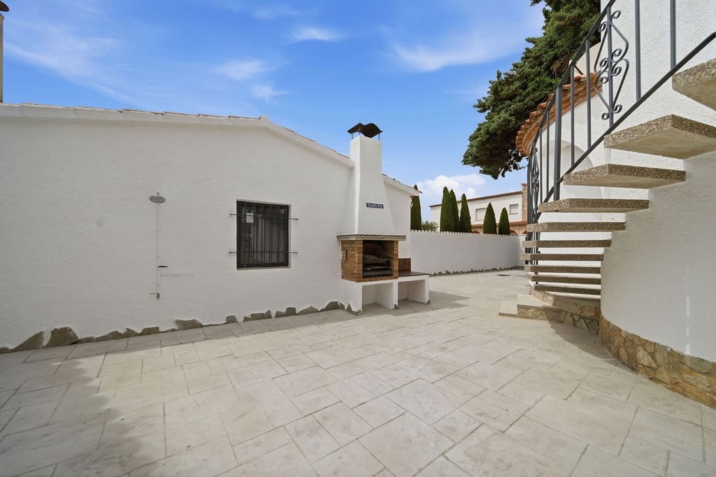 3 quarto Moradia para venda em Empuriabrava com piscina garagem - 630 000 € (Ref: 9657907)