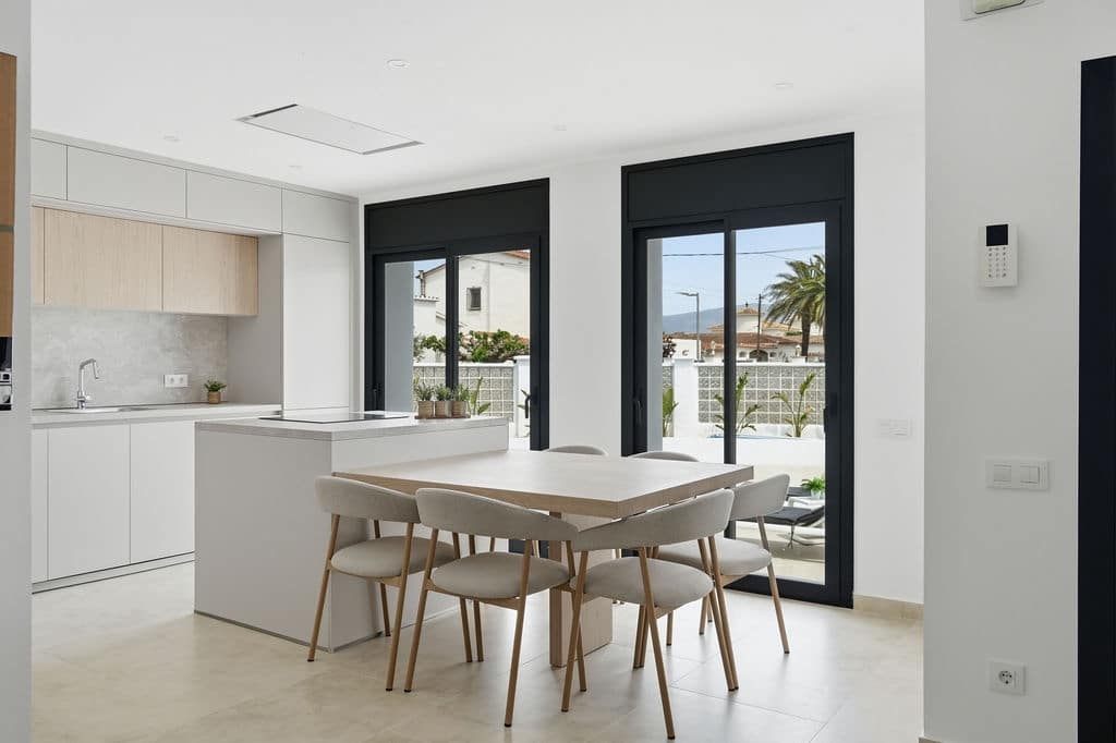 3 quarto Moradia para venda em Empuriabrava com piscina garagem - 630 000 € (Ref: 9657907)
