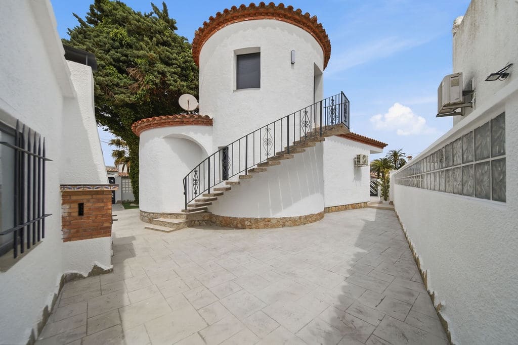 3 quarto Moradia para venda em Empuriabrava com piscina garagem - 630 000 € (Ref: 9657907)