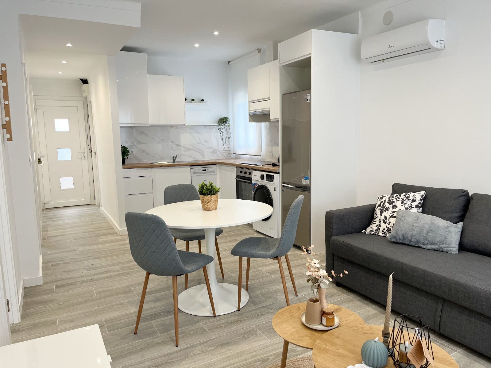 Apartamento de 2 habitaciones en Empuriabrava en venta con piscina garaje - 299.000 € (Ref: 9665312)