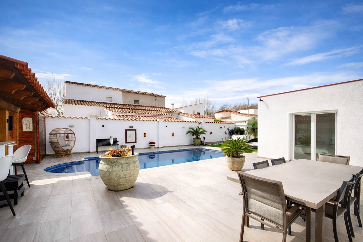 Chalet de 4 habitaciones en Empuriabrava en venta con piscina garaje - 680.000 € (Ref: 9676496)