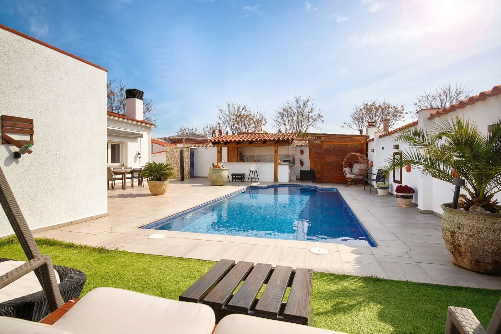 Chalet de 4 habitaciones en Empuriabrava en venta con piscina garaje - 680.000 € (Ref: 9676496)