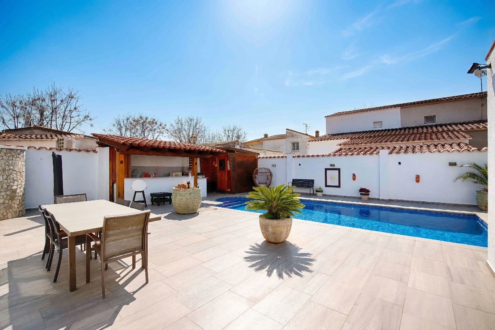 Chalet de 4 habitaciones en Empuriabrava en venta con piscina garaje - 680.000 € (Ref: 9676496)