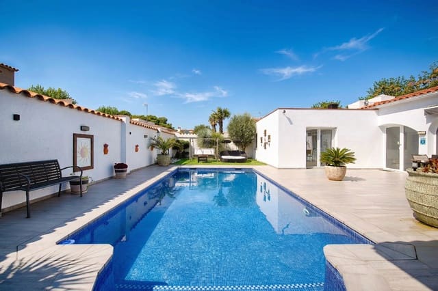 Chalet de 4 habitaciones en Empuriabrava, Castelló d'Empúries en venta con piscina garaje - 680.000 € (Ref: 9676496)