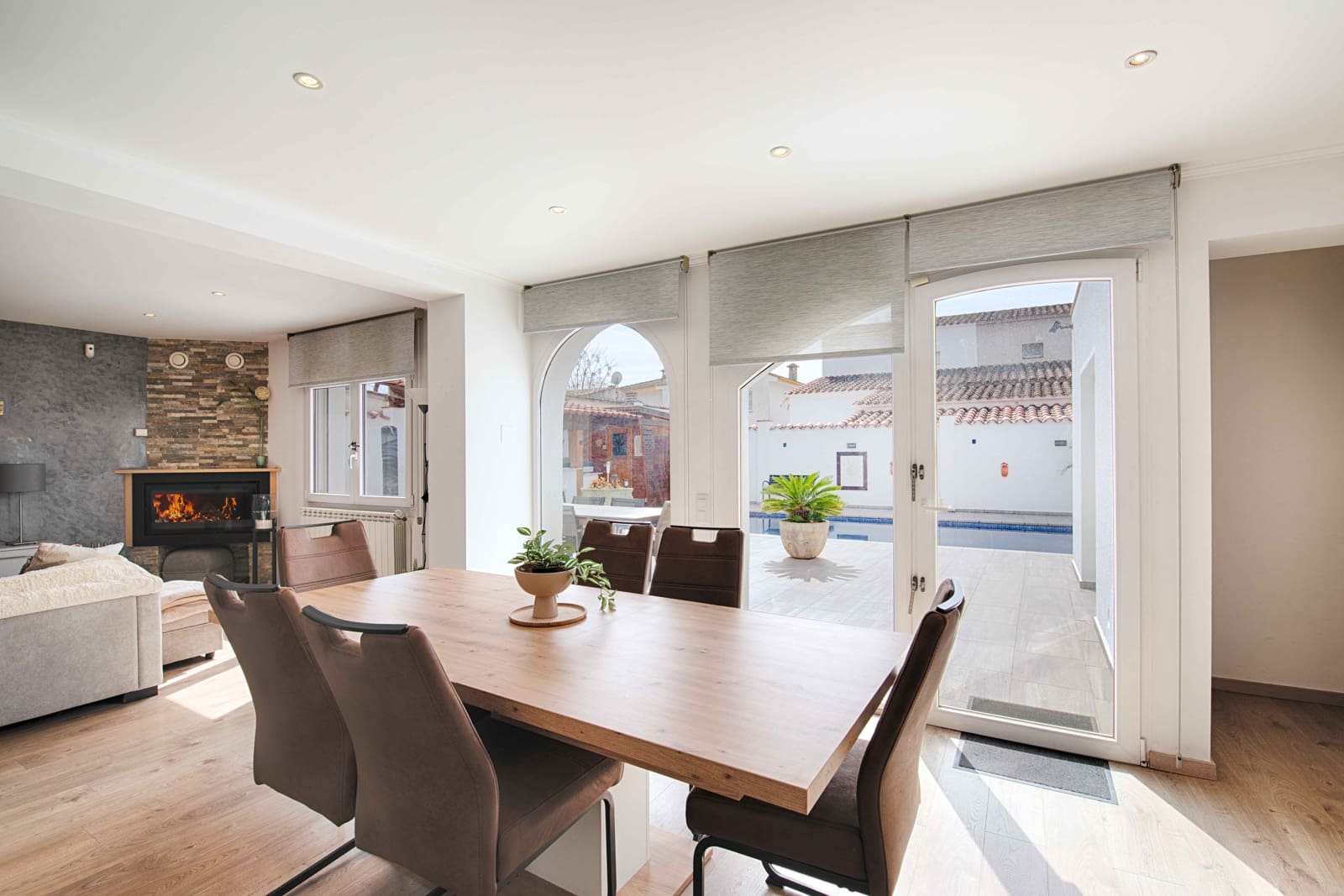 Chalet de 4 habitaciones en Empuriabrava en venta con piscina garaje - 680.000 € (Ref: 9676496)