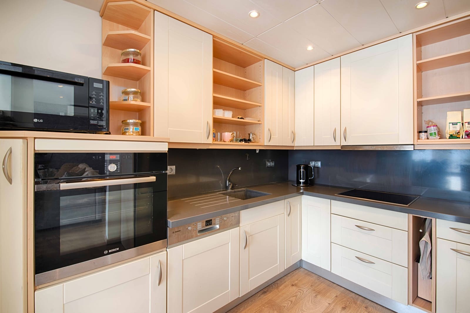 Chalet de 4 habitaciones en Empuriabrava en venta con piscina garaje - 680.000 € (Ref: 9676496)