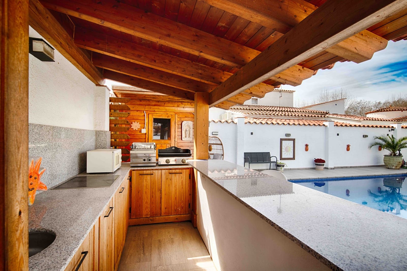 Chalet de 4 habitaciones en Empuriabrava en venta con piscina garaje - 680.000 € (Ref: 9676496)