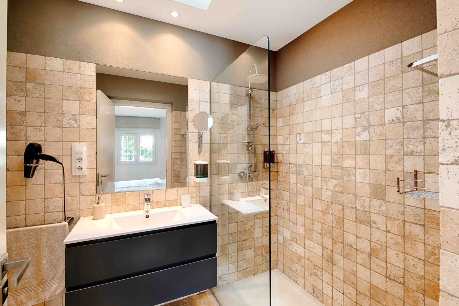 Chalet de 4 habitaciones en Empuriabrava en venta con piscina garaje - 680.000 € (Ref: 9676496)