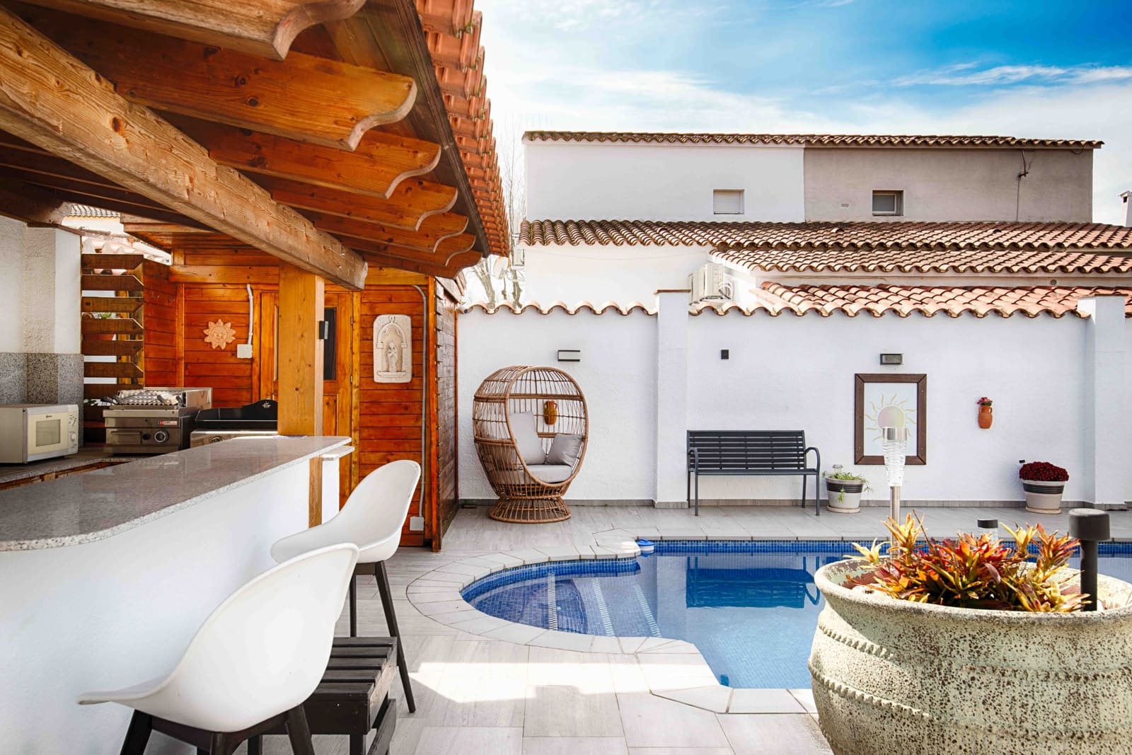 Chalet de 4 habitaciones en Empuriabrava en venta con piscina garaje - 680.000 € (Ref: 9676496)