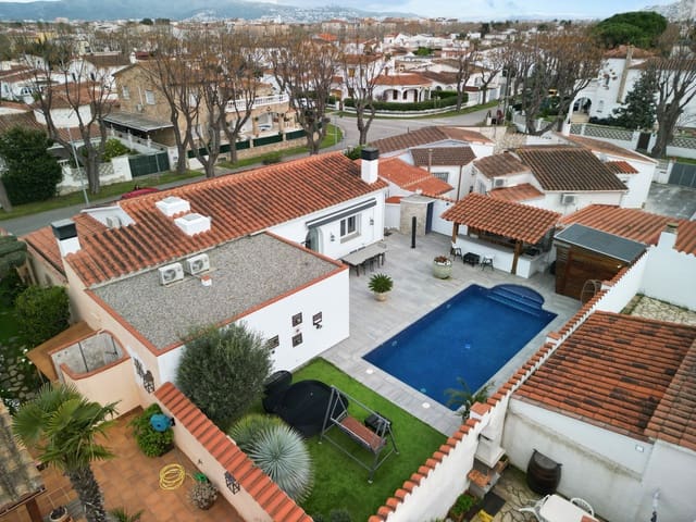 4 Zimmer Villa zu verkaufen in Empuriabrava, Castelló d'Empúries mit Pool Garage - 680.000 € (Ref: 9676496)
