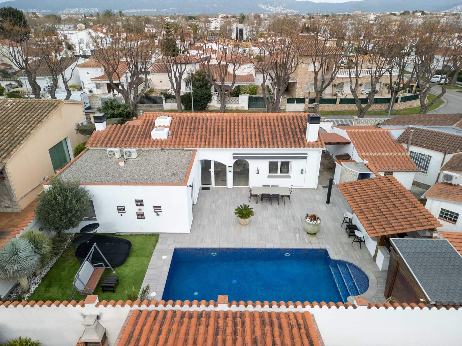 4 bedroom Villa for sale in Empuriabrava with pool garage - € 629,000 (Ref: 9676496)
