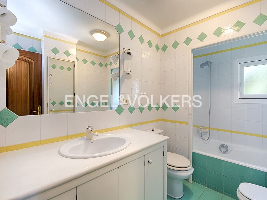 6 makuuhuone Huvila myytävänä paikassa Figueres mukana uima-altaan 
autotalli - 648 000 € (Ref: 9677907)