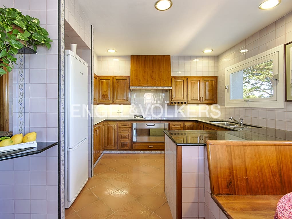 6 makuuhuone Huvila myytävänä paikassa Figueres mukana uima-altaan 
autotalli - 648 000 € (Ref: 9677907)