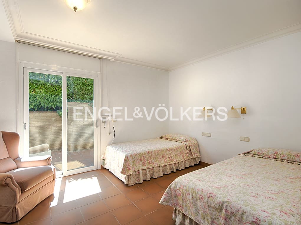 6 makuuhuone Huvila myytävänä paikassa Figueres mukana uima-altaan 
autotalli - 648 000 € (Ref: 9677907)