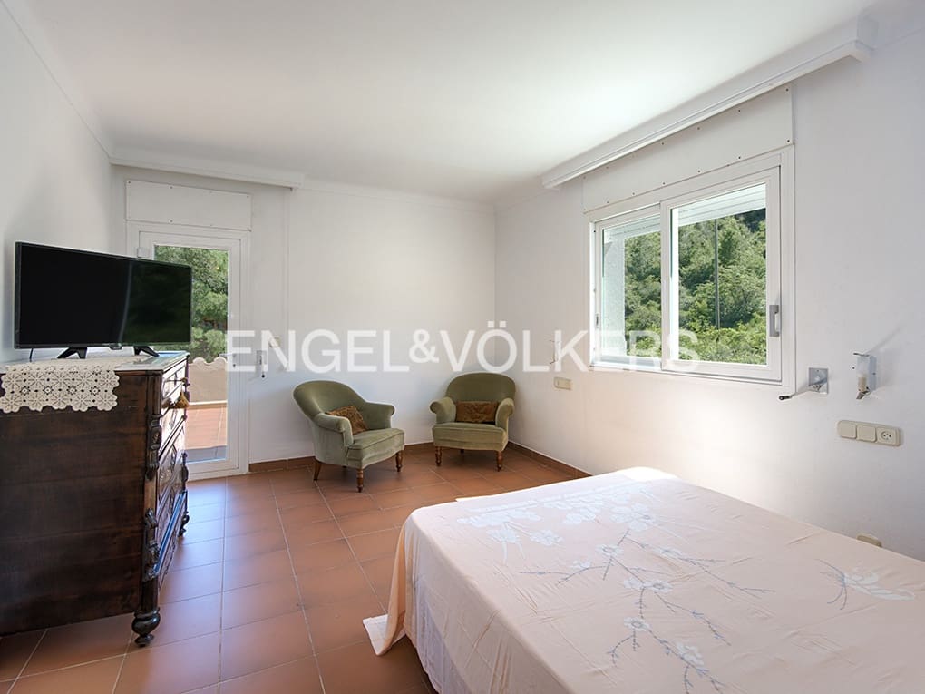 6 makuuhuone Huvila myytävänä paikassa Figueres mukana uima-altaan 
autotalli - 648 000 € (Ref: 9677907)