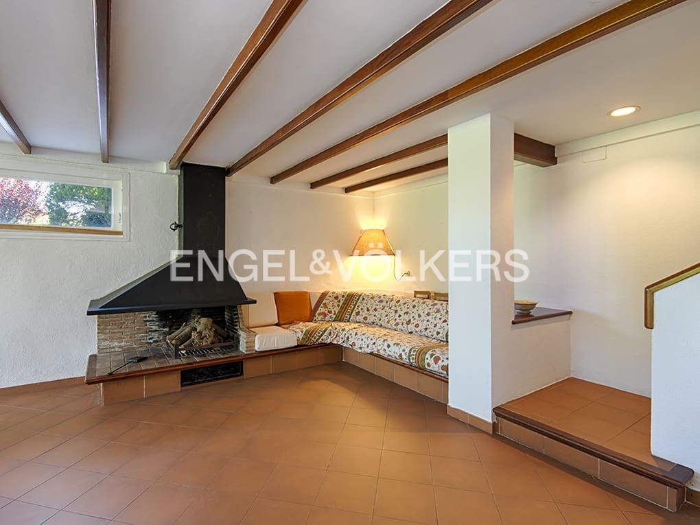 6 makuuhuone Huvila myytävänä paikassa Figueres mukana uima-altaan 
autotalli - 648 000 € (Ref: 9677907)