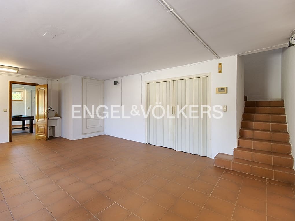 6 makuuhuone Huvila myytävänä paikassa Figueres mukana uima-altaan 
autotalli - 648 000 € (Ref: 9677907)