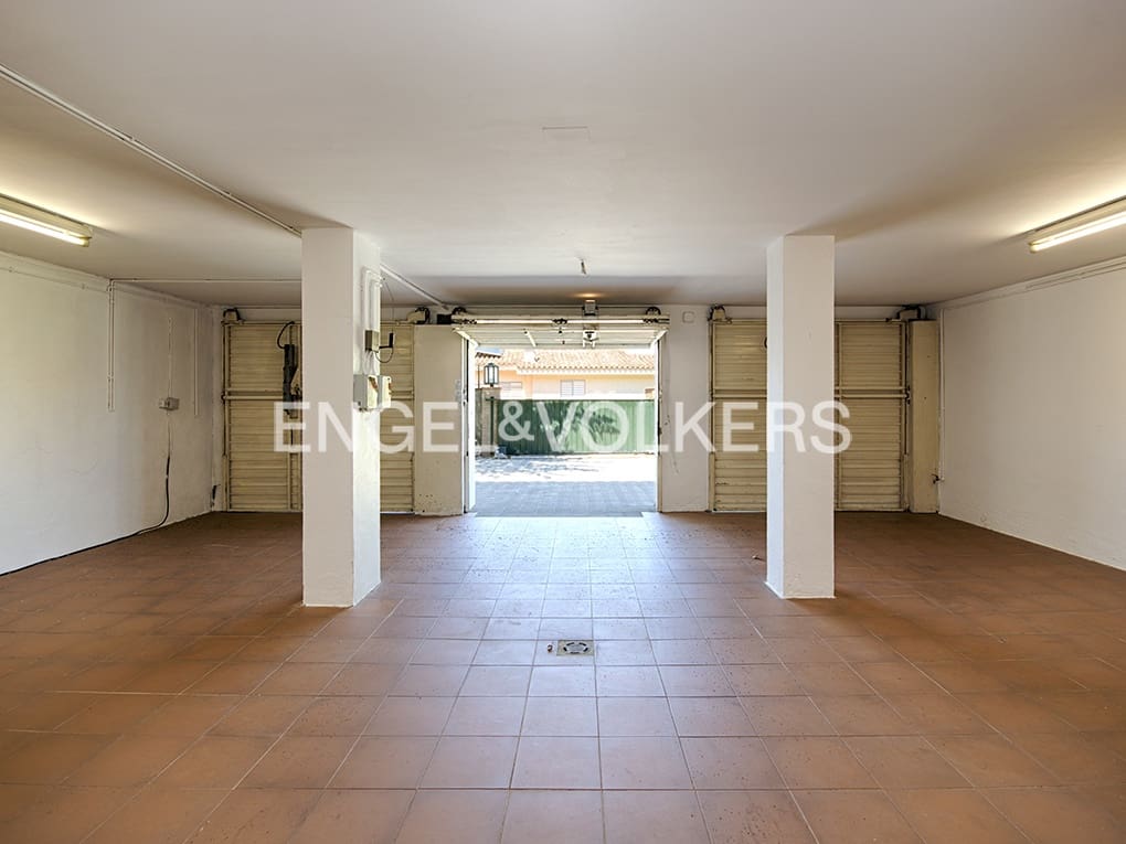 6 makuuhuone Huvila myytävänä paikassa Figueres mukana uima-altaan 
autotalli - 648 000 € (Ref: 9677907)