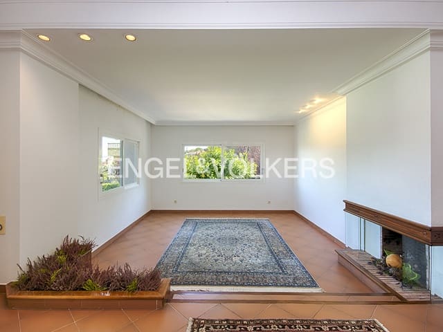 6 makuuhuone Huvila myytävänä paikassa Figueres mukana uima-altaan 
autotalli - 648 000 € (Ref: 9677907)