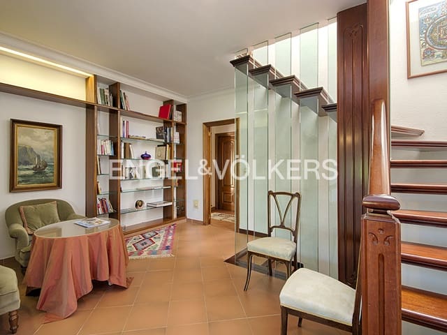 6 makuuhuone Huvila myytävänä paikassa Figueres mukana uima-altaan 
autotalli - 648 000 € (Ref: 9677907)