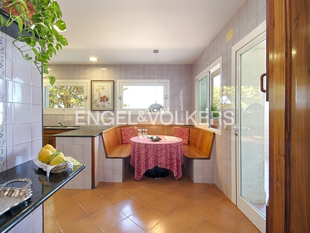 6 makuuhuone Huvila myytävänä paikassa Figueres mukana uima-altaan 
autotalli - 648 000 € (Ref: 9677907)