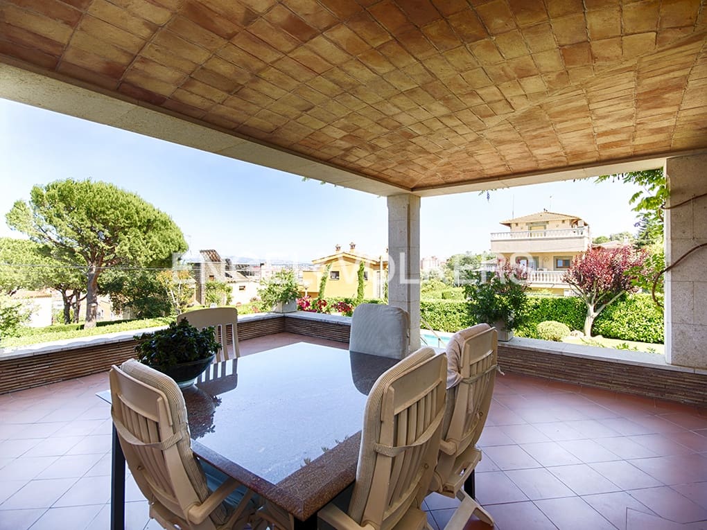 6 makuuhuone Huvila myytävänä paikassa Figueres mukana uima-altaan 
autotalli - 648 000 € (Ref: 9677907)