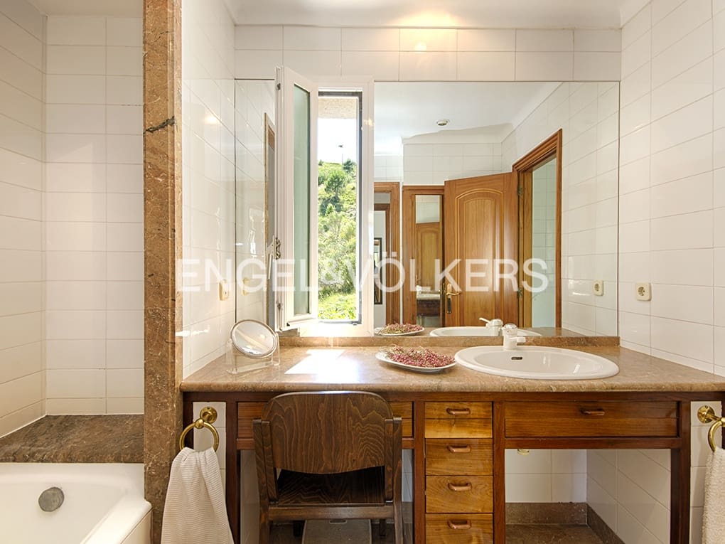 6 makuuhuone Huvila myytävänä paikassa Figueres mukana uima-altaan 
autotalli - 648 000 € (Ref: 9677907)