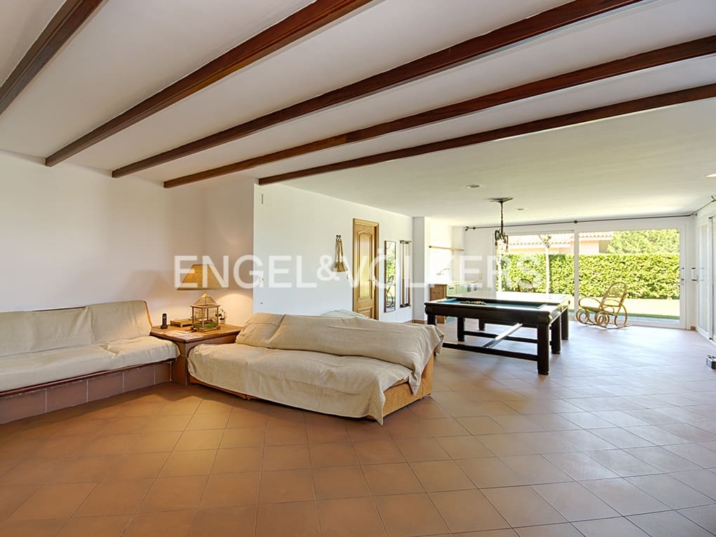 6 makuuhuone Huvila myytävänä paikassa Figueres mukana uima-altaan 
autotalli - 648 000 € (Ref: 9677907)