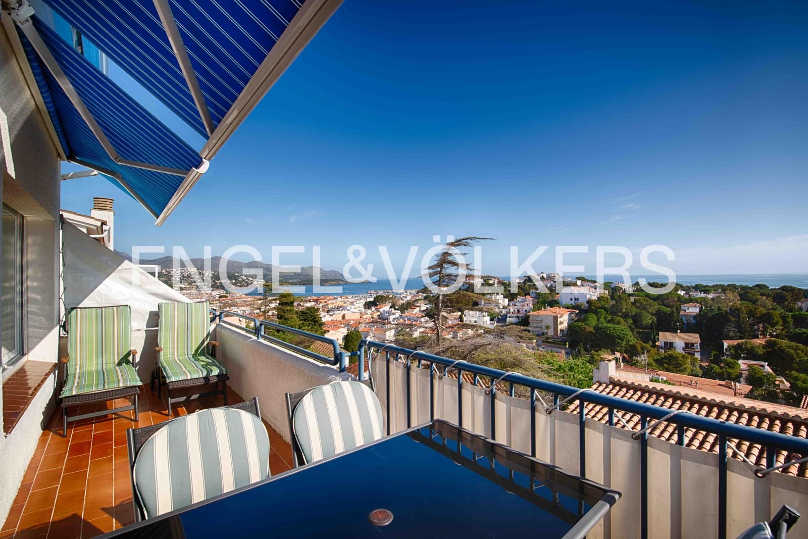 2 soverom Leilighet til salgs i Llanca med garasje - € 399 000 (Ref: 9684356)