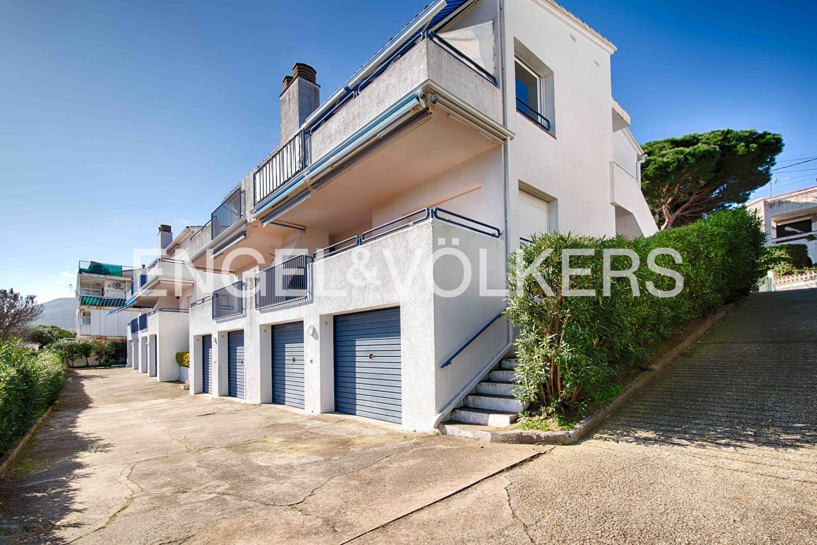 2 soverom Leilighet til salgs i Llanca med garasje - € 399 000 (Ref: 9684356)