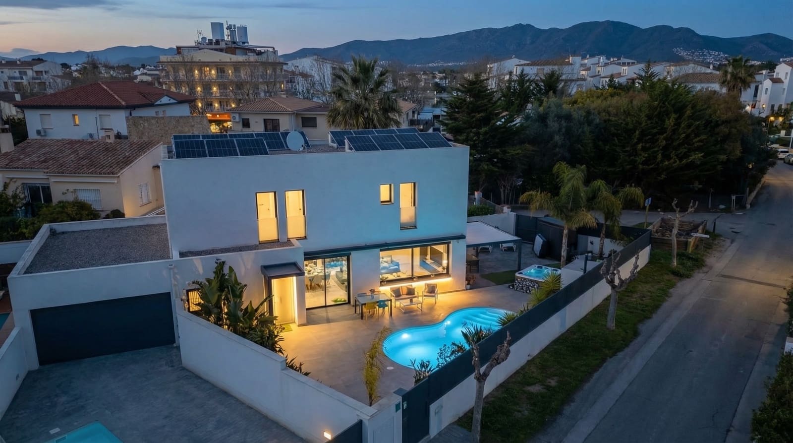 4 camera da letto Villa in vendita in Empuriabrava con piscina garage - 725.000 € (Rif: 9687373)