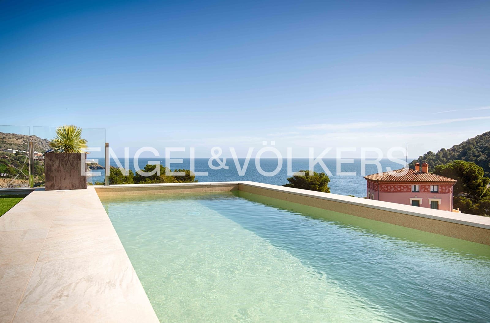 3 bedroom Villa for sale in Colera with pool garage - € 1,400,000 (Ref: 9696768)