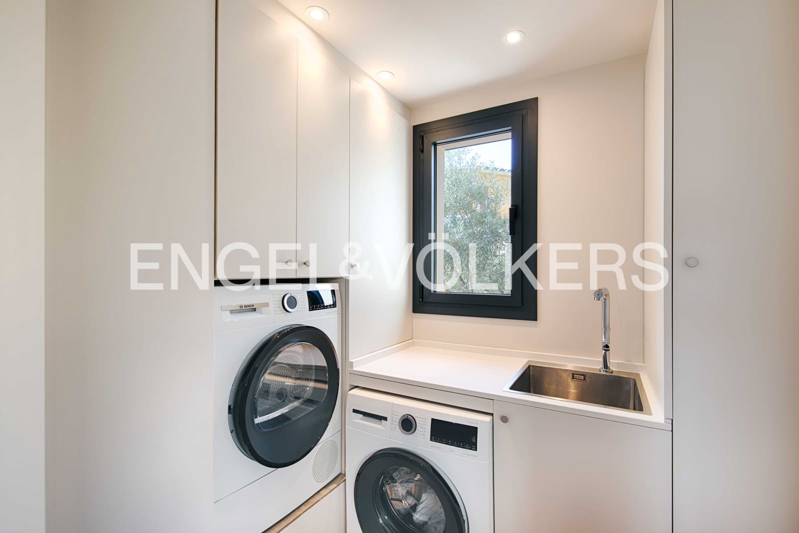 3 bedroom Villa for sale in Colera with pool garage - € 1,400,000 (Ref: 9696768)