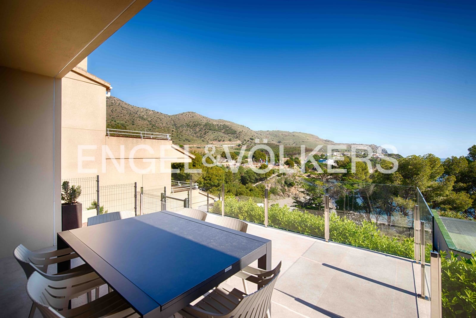 3 bedroom Villa for sale in Colera with pool garage - € 1,400,000 (Ref: 9696768)