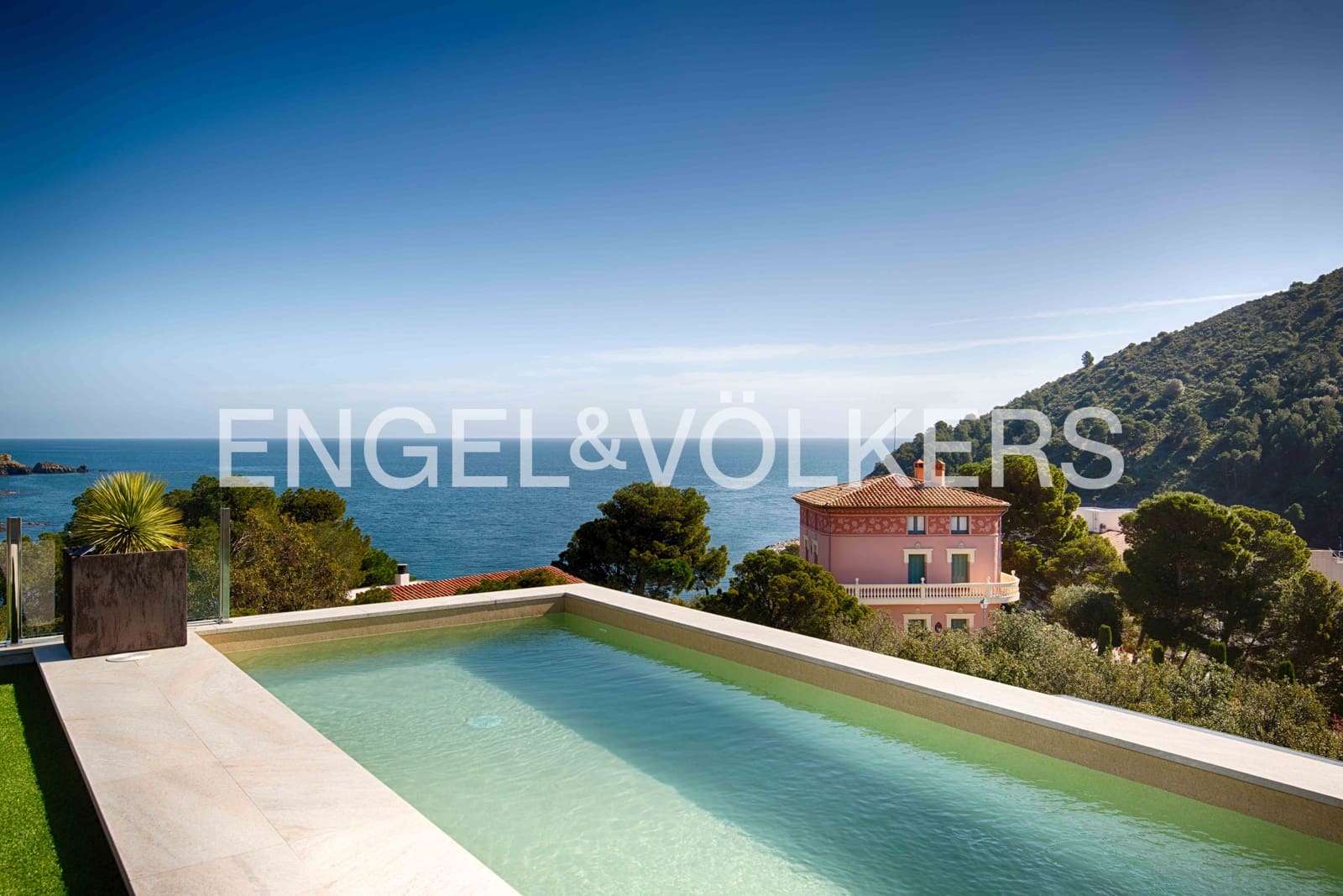 3 bedroom Villa for sale in Colera with pool garage - € 1,400,000 (Ref: 9696768)