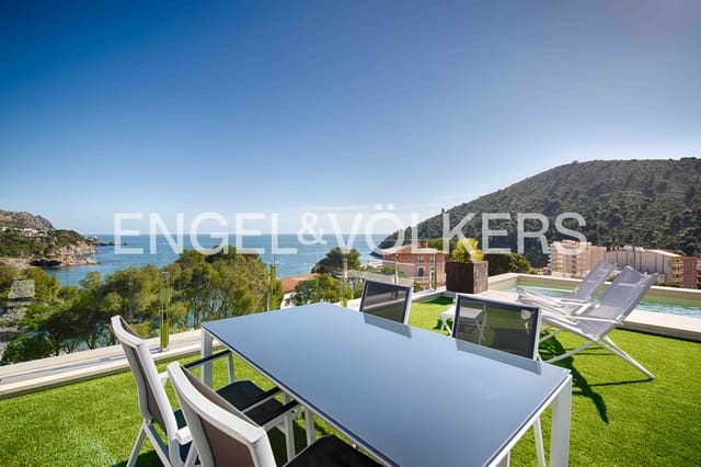 Chalet de 3 habitaciones en Colera en venta con piscina garaje - 1.400.000 € (Ref: 9696768)